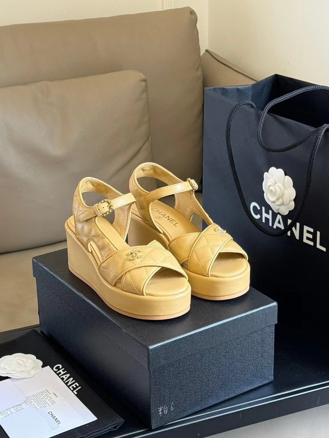 CC CLASSIC WEDGE SANDALS IN LIGHT YELLOW LAMBSKIN - 35