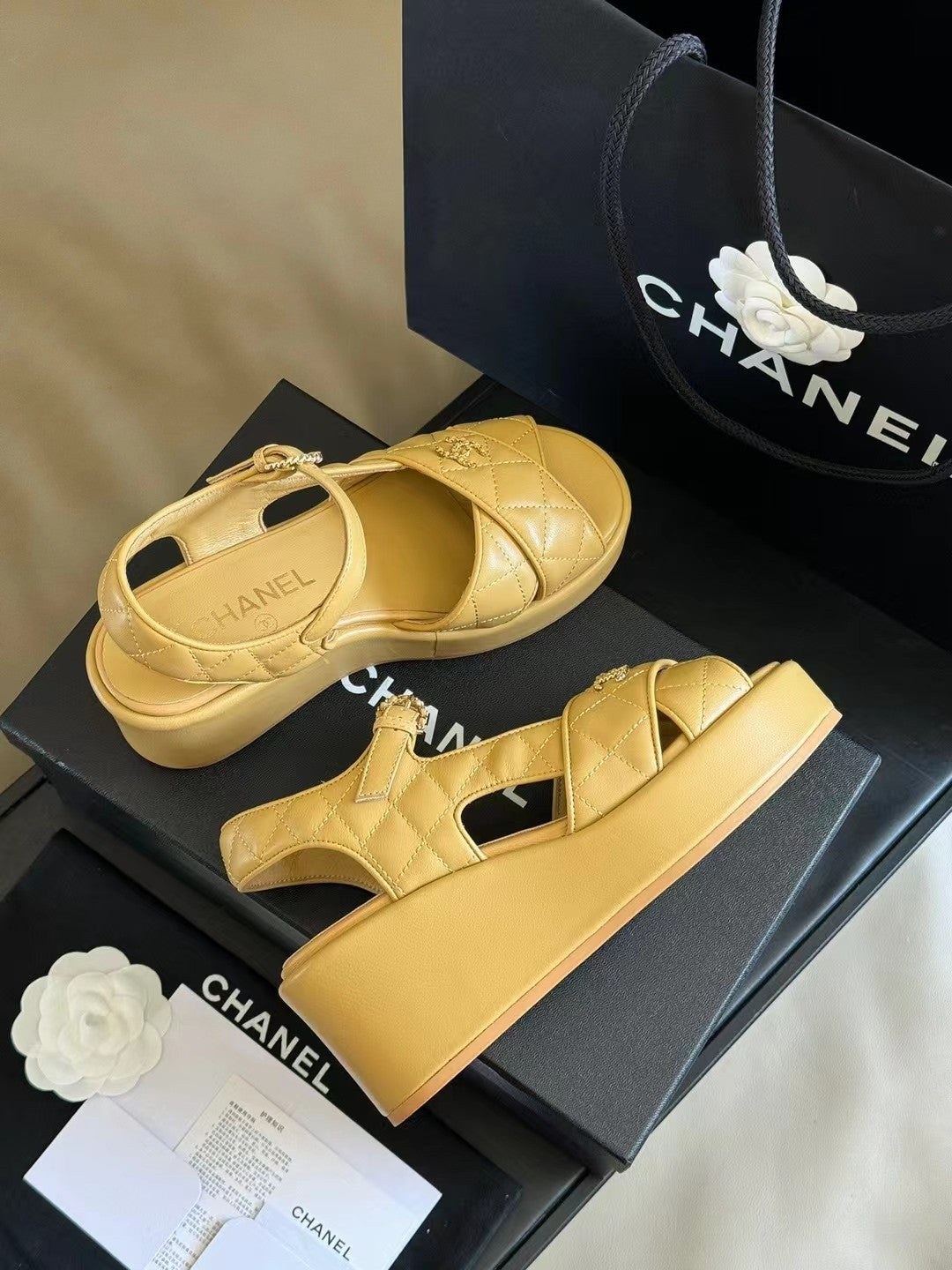 CC CLASSIC WEDGE SANDALS IN LIGHT YELLOW LAMBSKIN - 35