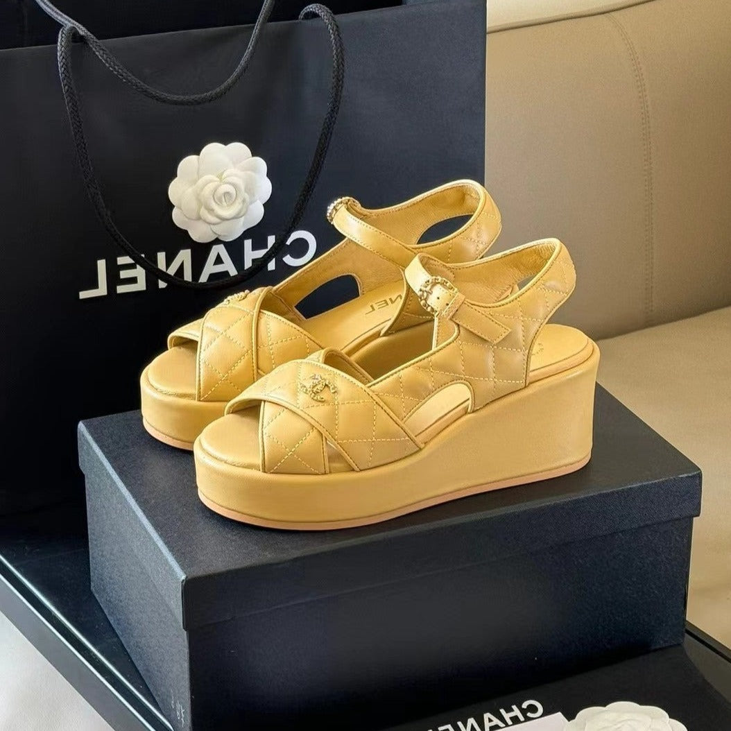 CC CLASSIC WEDGE SANDALS IN LIGHT YELLOW LAMBSKIN - 35