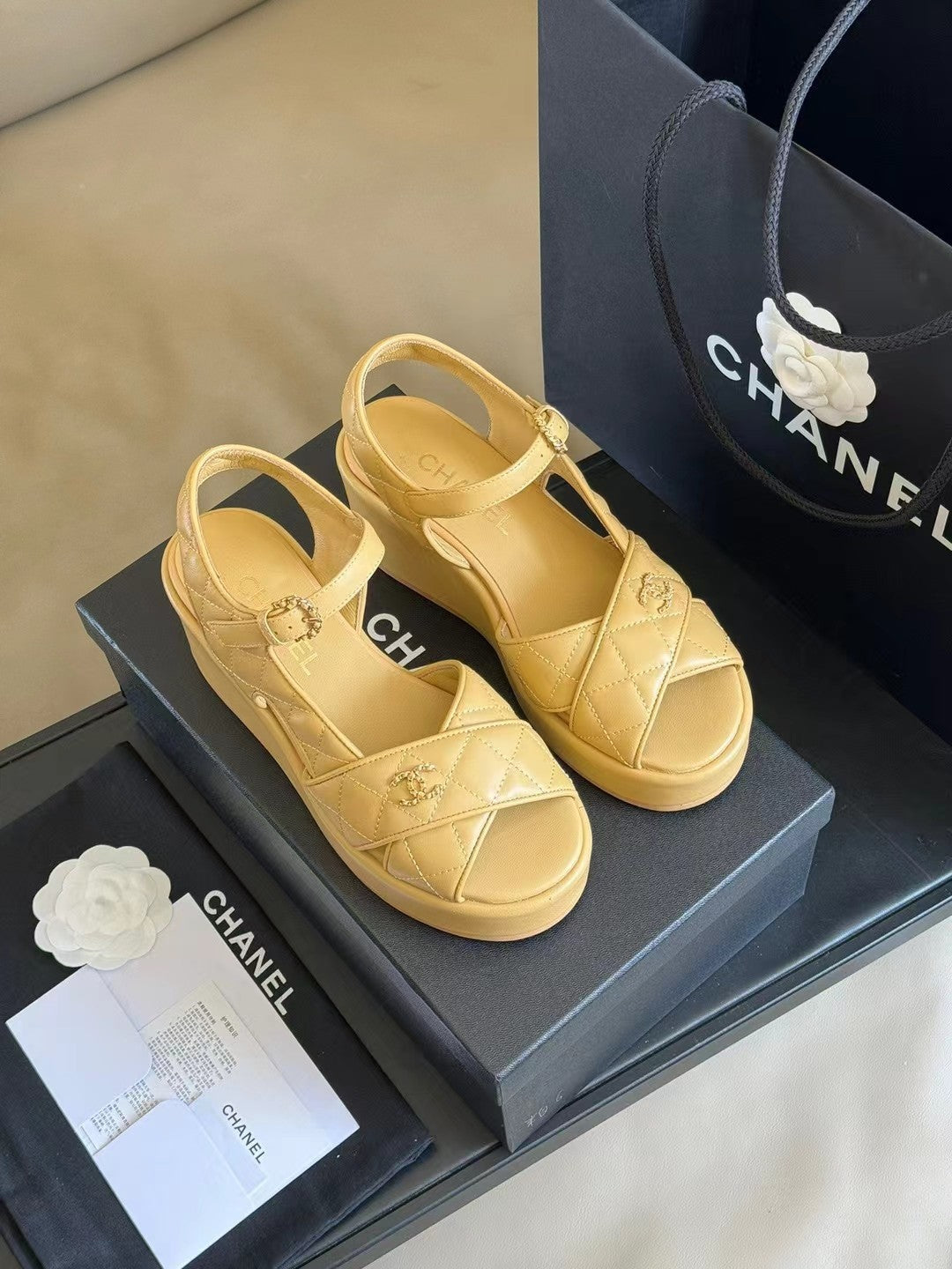 CC CLASSIC WEDGE SANDALS IN LIGHT YELLOW LAMBSKIN - 35