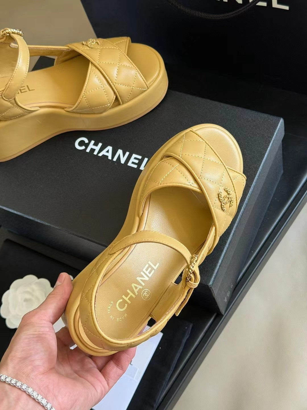 CC CLASSIC WEDGE SANDALS IN LIGHT YELLOW LAMBSKIN - 35