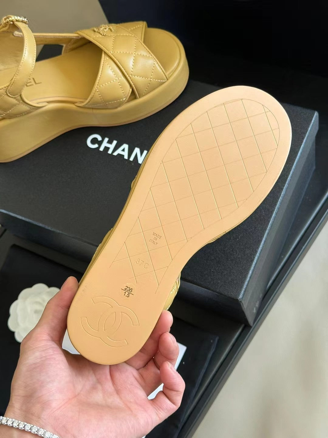CC CLASSIC WEDGE SANDALS IN LIGHT YELLOW LAMBSKIN - 35
