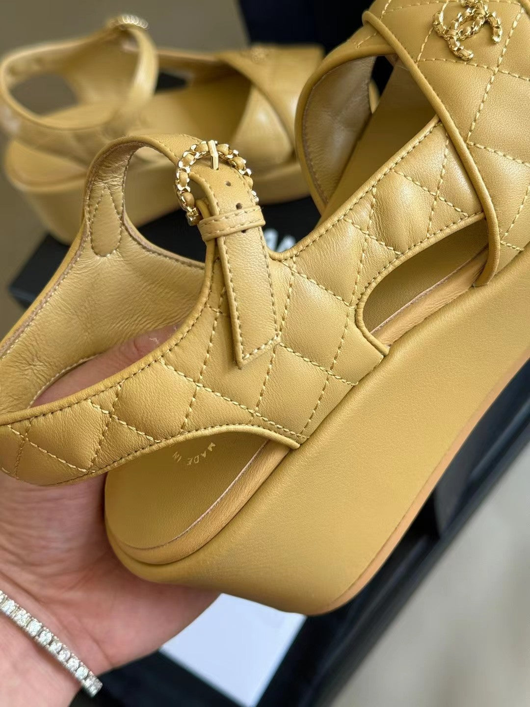 CC CLASSIC WEDGE SANDALS IN LIGHT YELLOW LAMBSKIN - 35