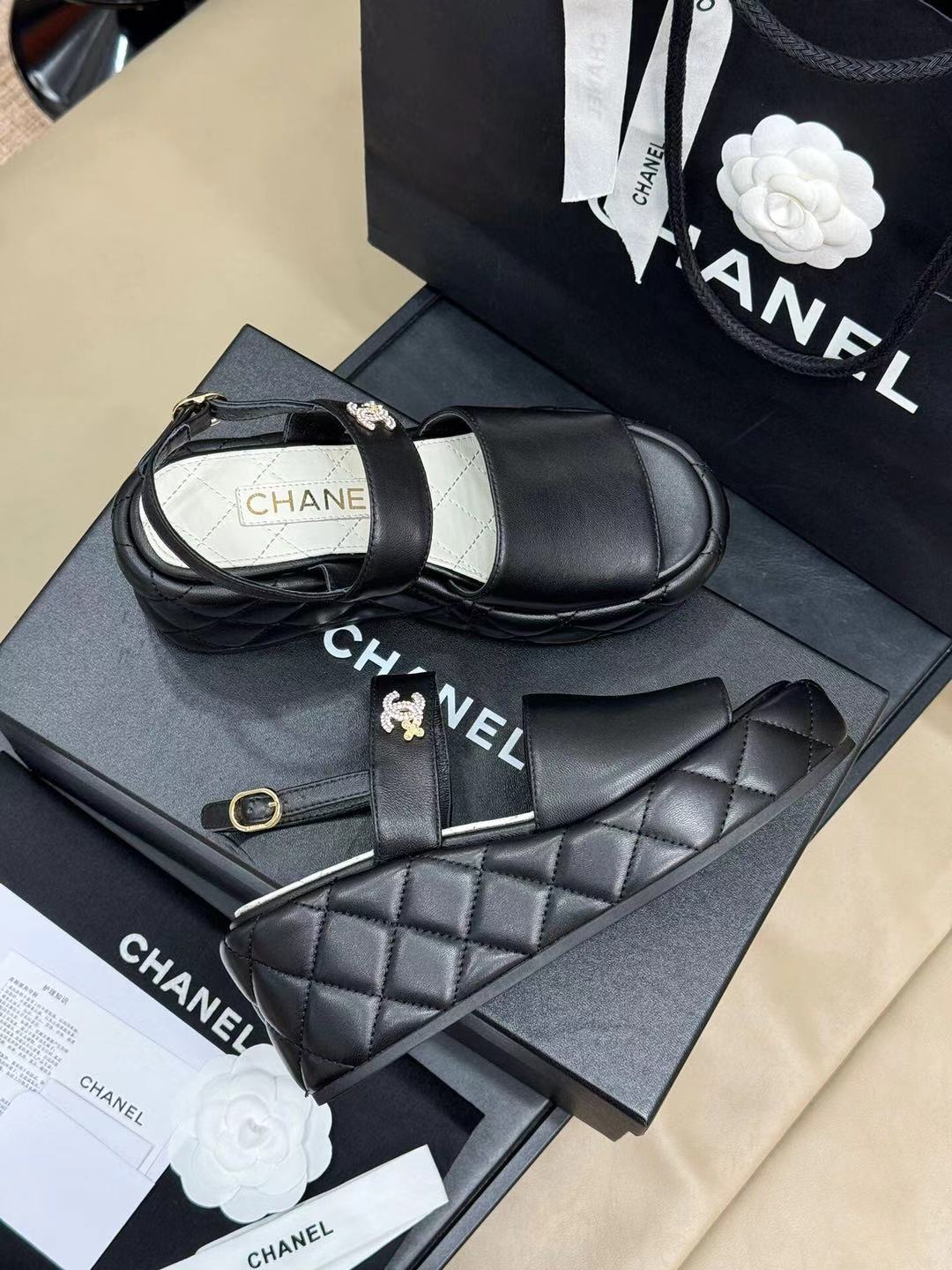 CC HIGH WEDGE SANDALS IN BLACK LAMBSKIN - 35