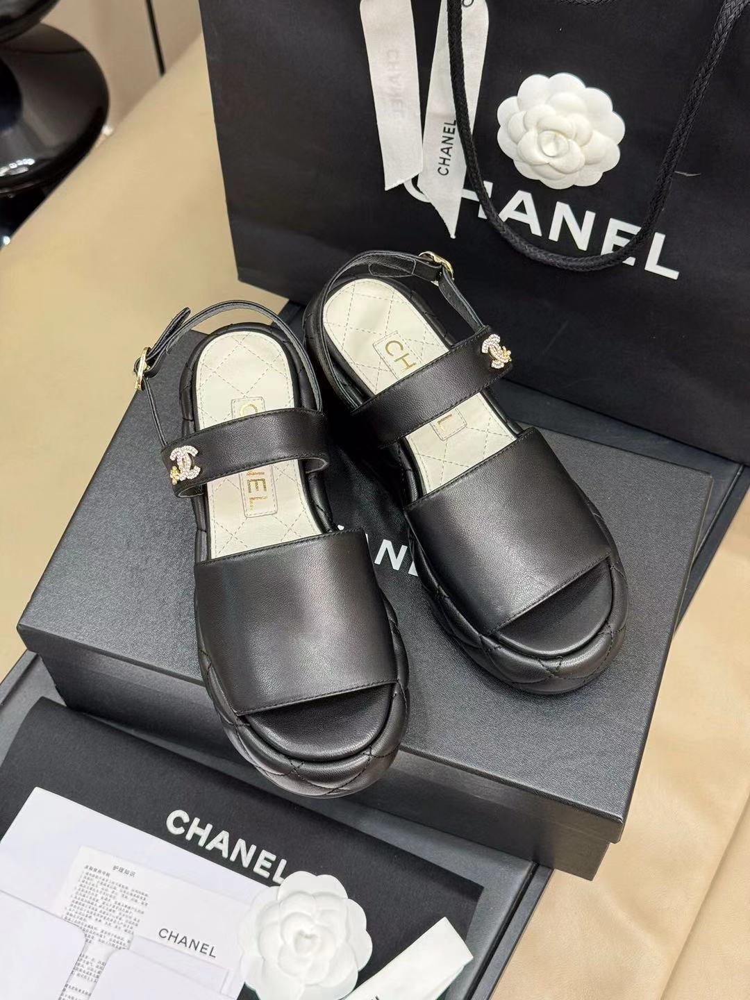 CC HIGH WEDGE SANDALS IN BLACK LAMBSKIN - 35