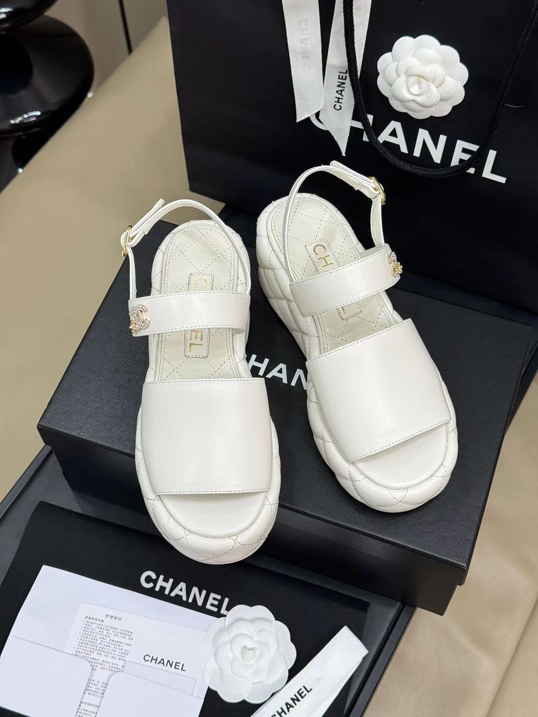 CC HIGH WEDGE SANDALS IN WHITE LAMBSKIN - 35