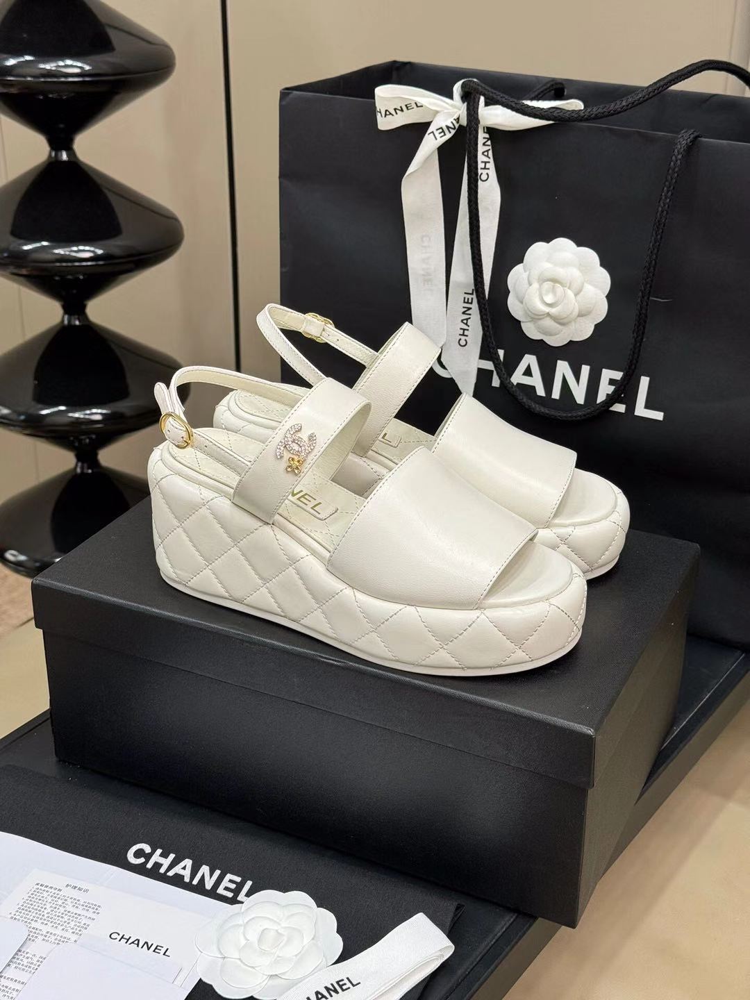 CC HIGH WEDGE SANDALS IN WHITE LAMBSKIN - 35
