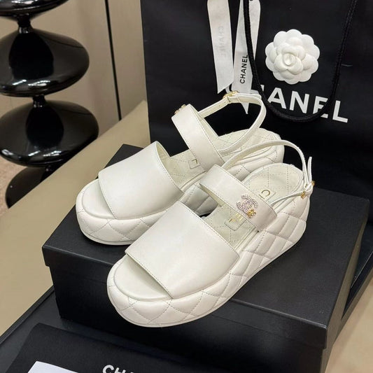 CC HIGH WEDGE SANDALS IN WHITE LAMBSKIN - 35