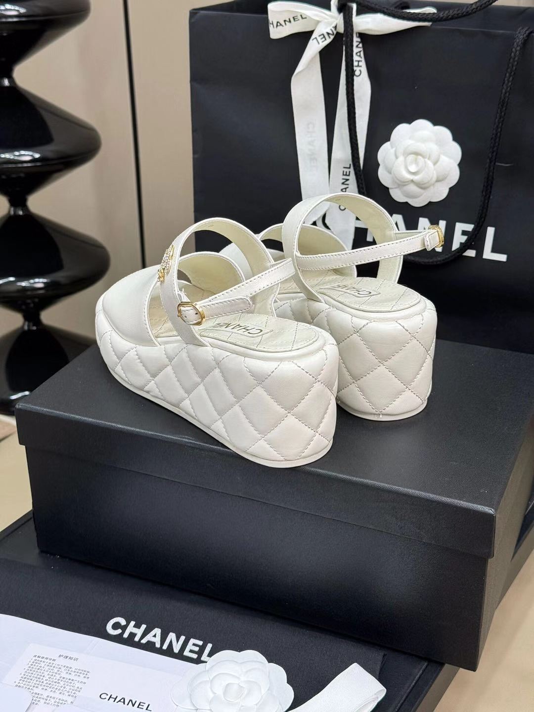 CC HIGH WEDGE SANDALS IN WHITE LAMBSKIN - 35