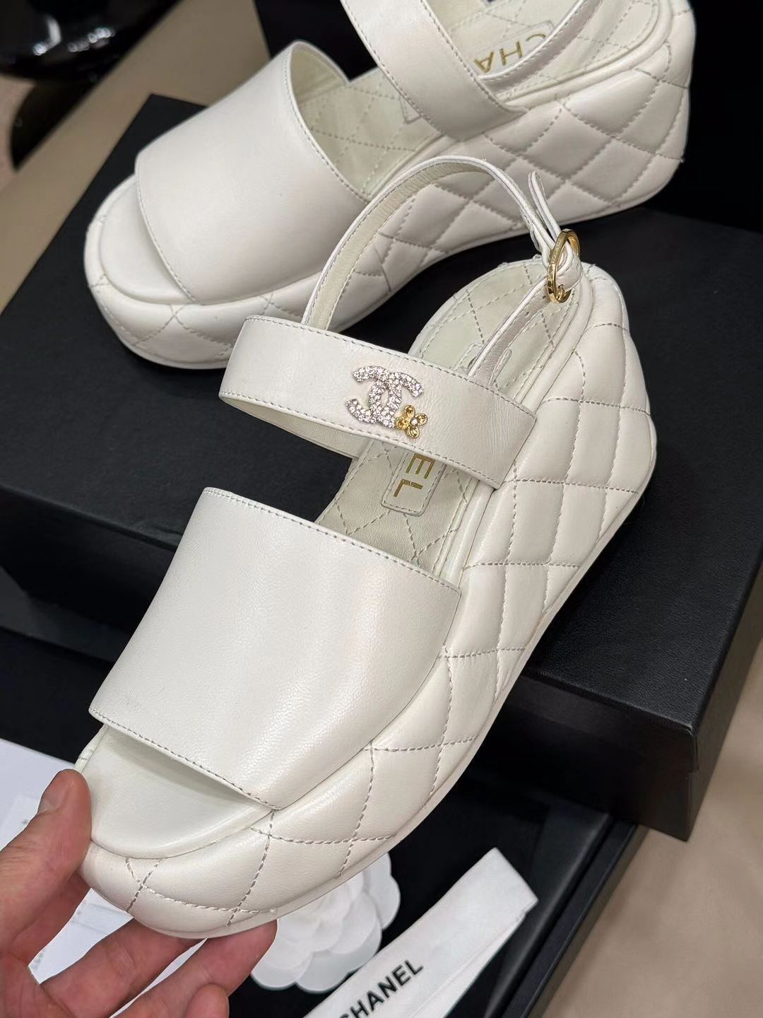 CC HIGH WEDGE SANDALS IN WHITE LAMBSKIN - 35