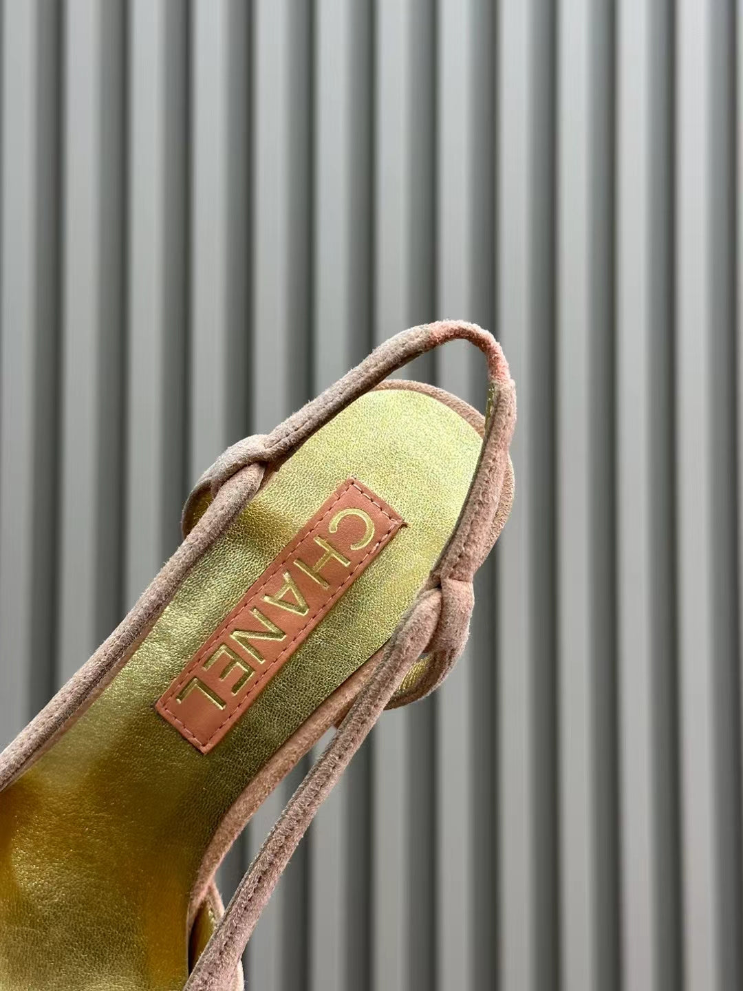 HIGH SLINGBACKS IN LIGHT PINK SUEDE AND GOLDEN LAMBSKIN - 35