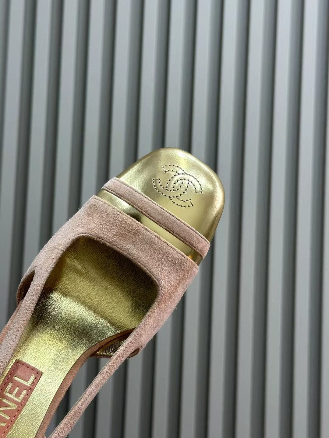 HIGH SLINGBACKS IN LIGHT PINK SUEDE AND GOLDEN LAMBSKIN - 35