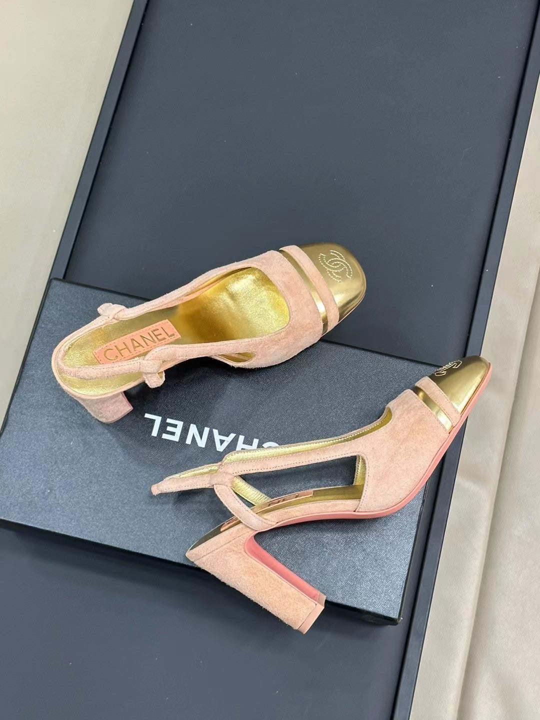 HIGH SLINGBACKS IN LIGHT PINK SUEDE AND GOLDEN LAMBSKIN - 35