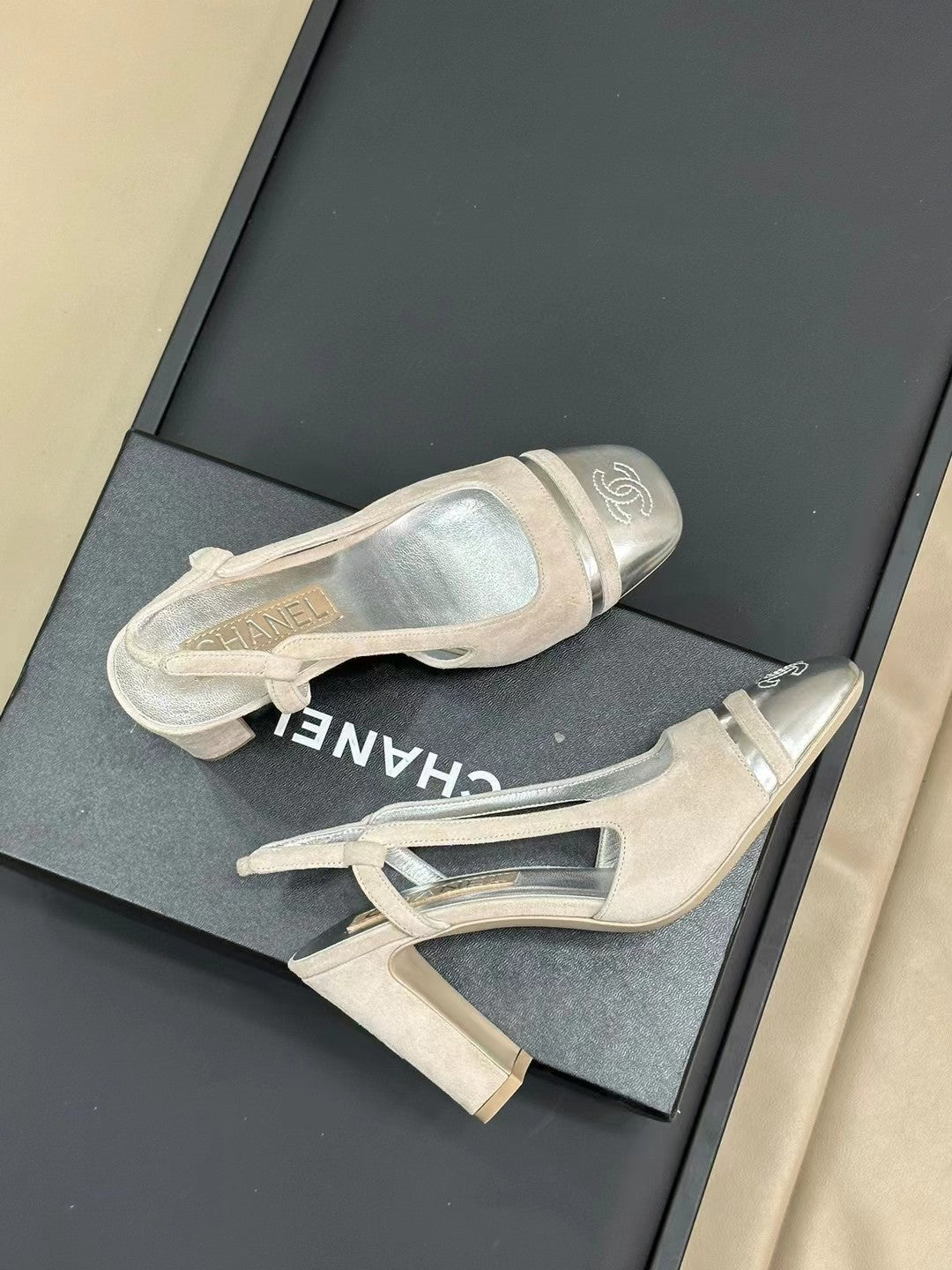 HIGH SLINGBACKS IN GREY SUEDE AND SILVER LAMBSKIN - 35