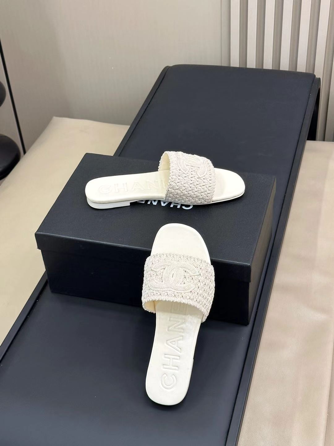 CC WOVEN SLIPPERS WHITE COWHIDE SOLE - 35