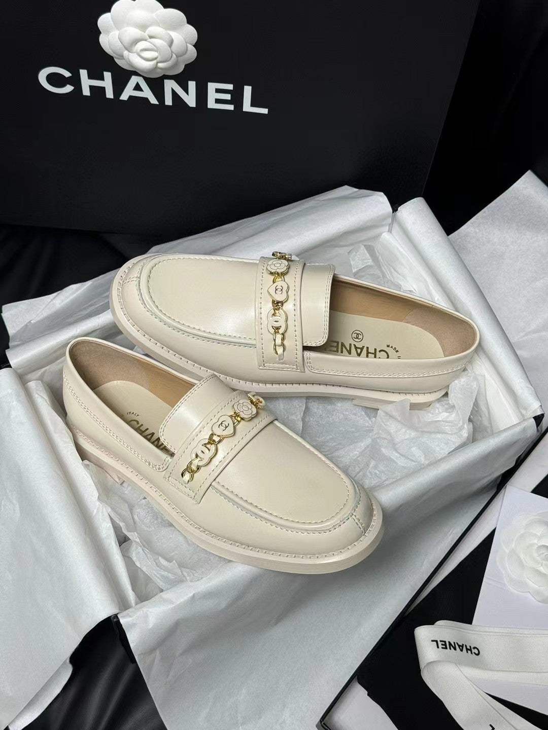 CC LOAFERS WHITE QUILTED CALFSKIN - 35