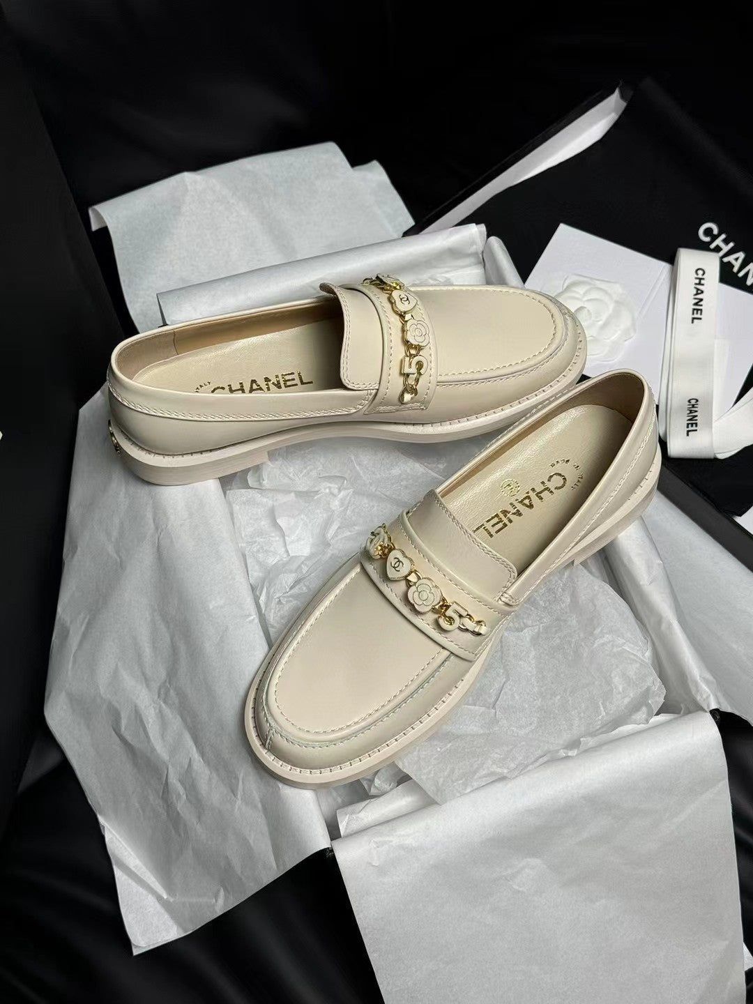 CC LOAFERS WHITE QUILTED CALFSKIN - 35