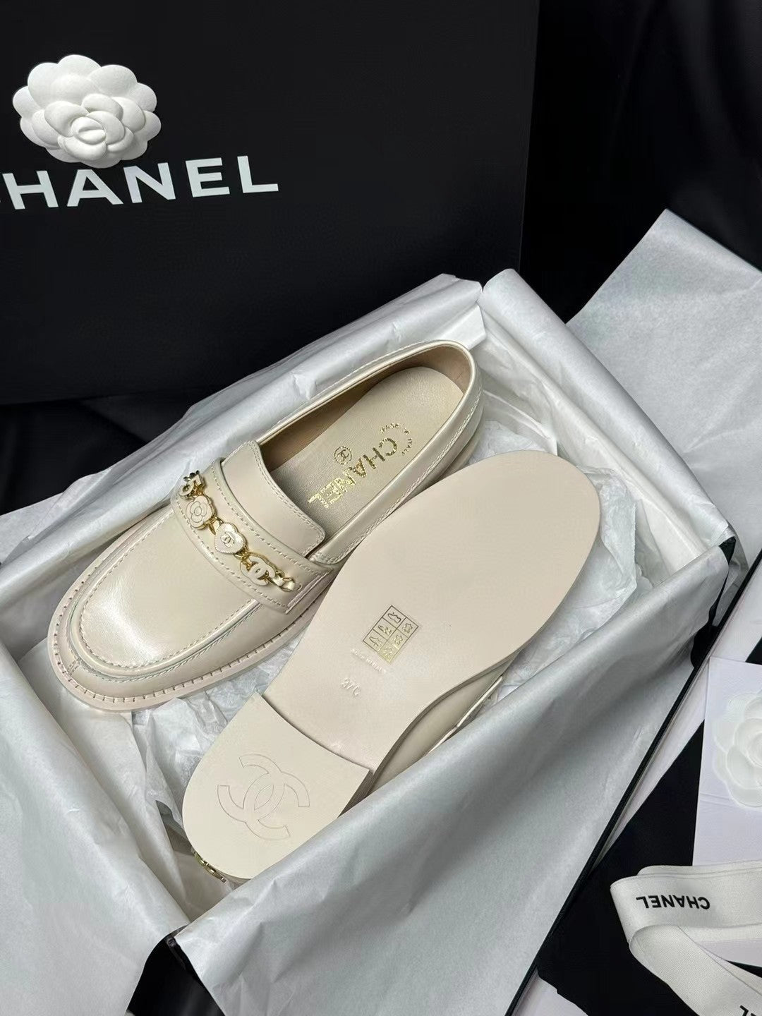 CC LOAFERS WHITE QUILTED CALFSKIN - 35