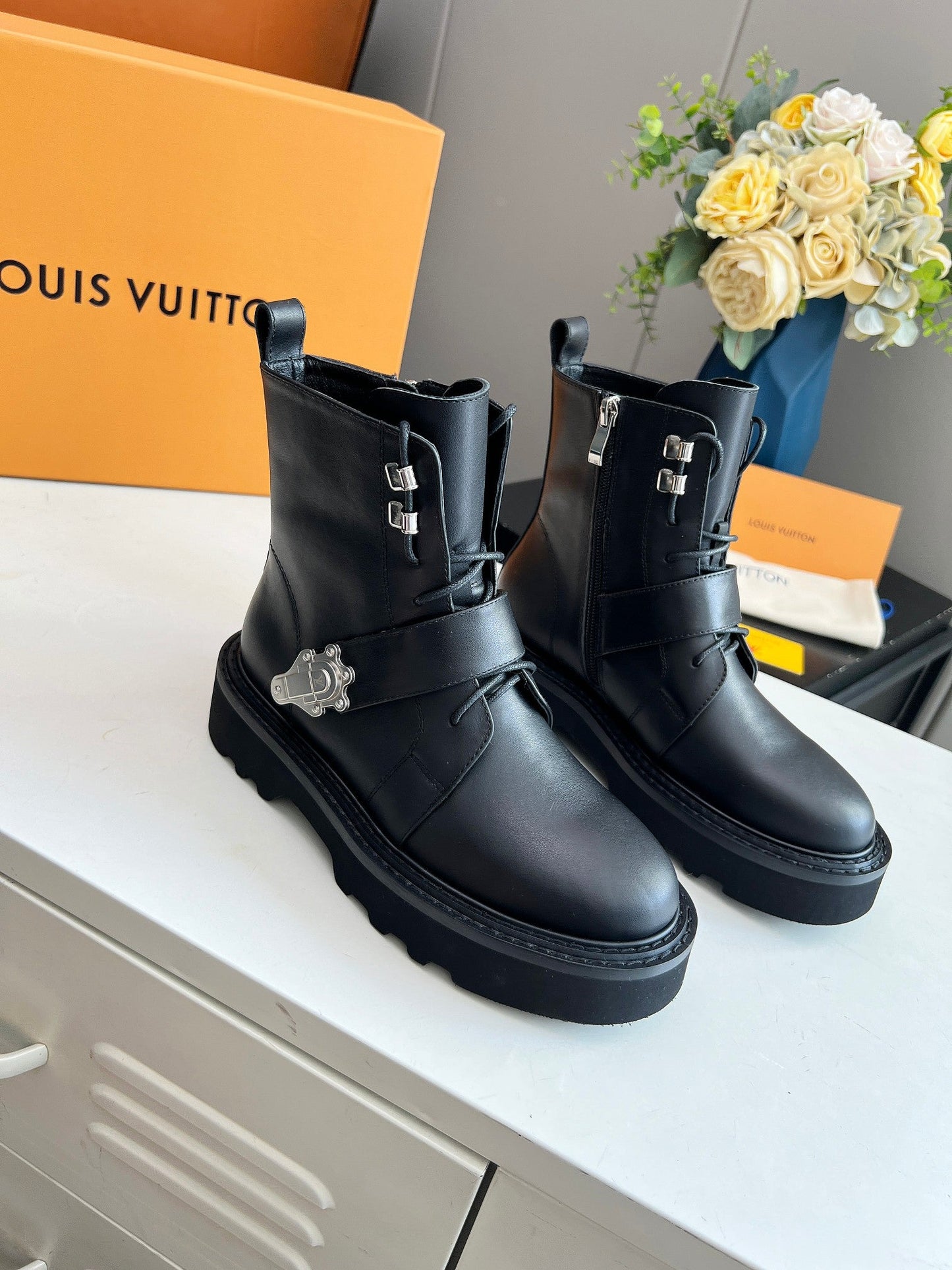 LV WOMEN'S BEAUBOURG ANKLE BOOT IN BLACK CALFSKIN - 35