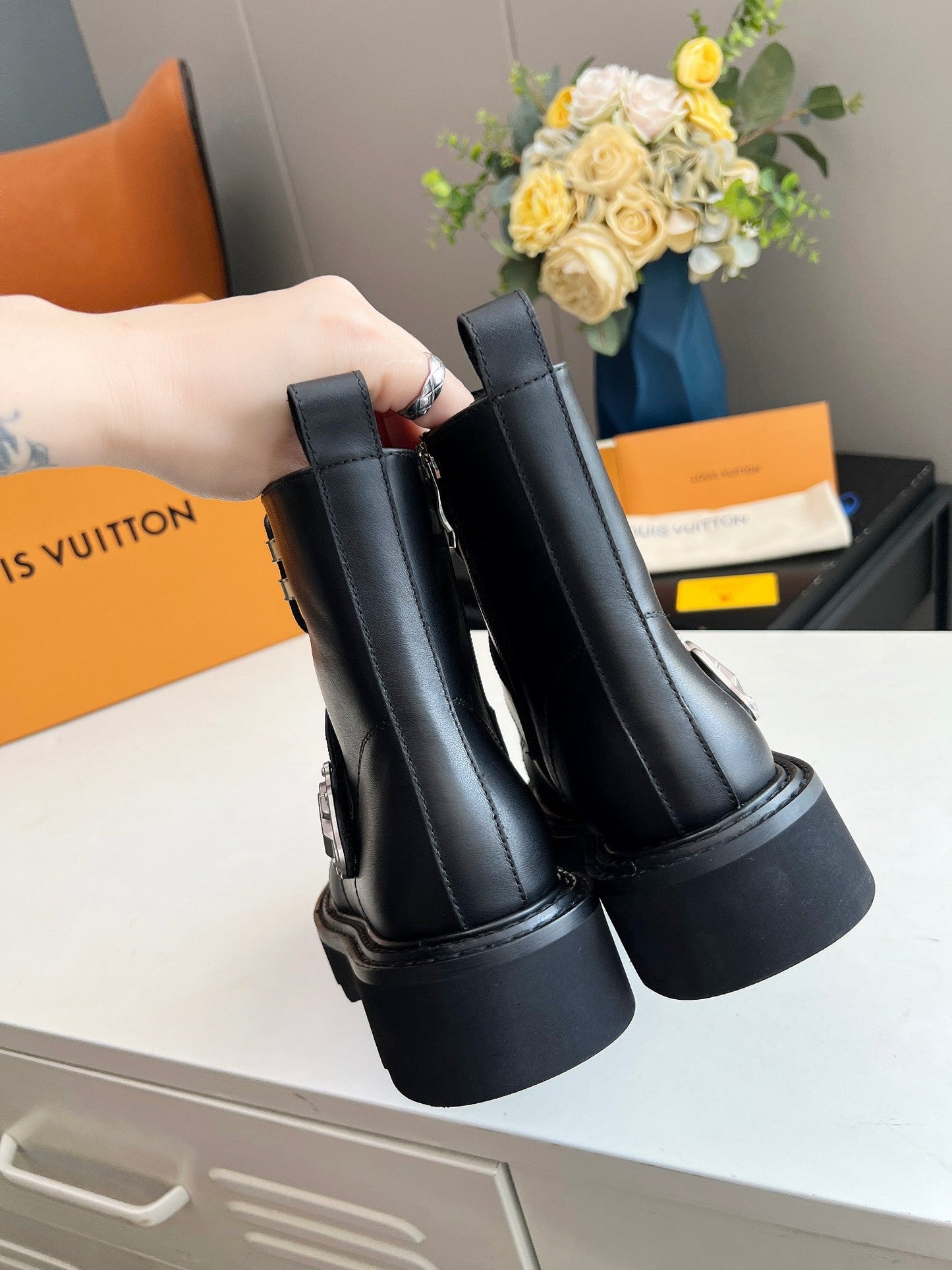 LV WOMEN'S BEAUBOURG ANKLE BOOT IN BLACK CALFSKIN - 35