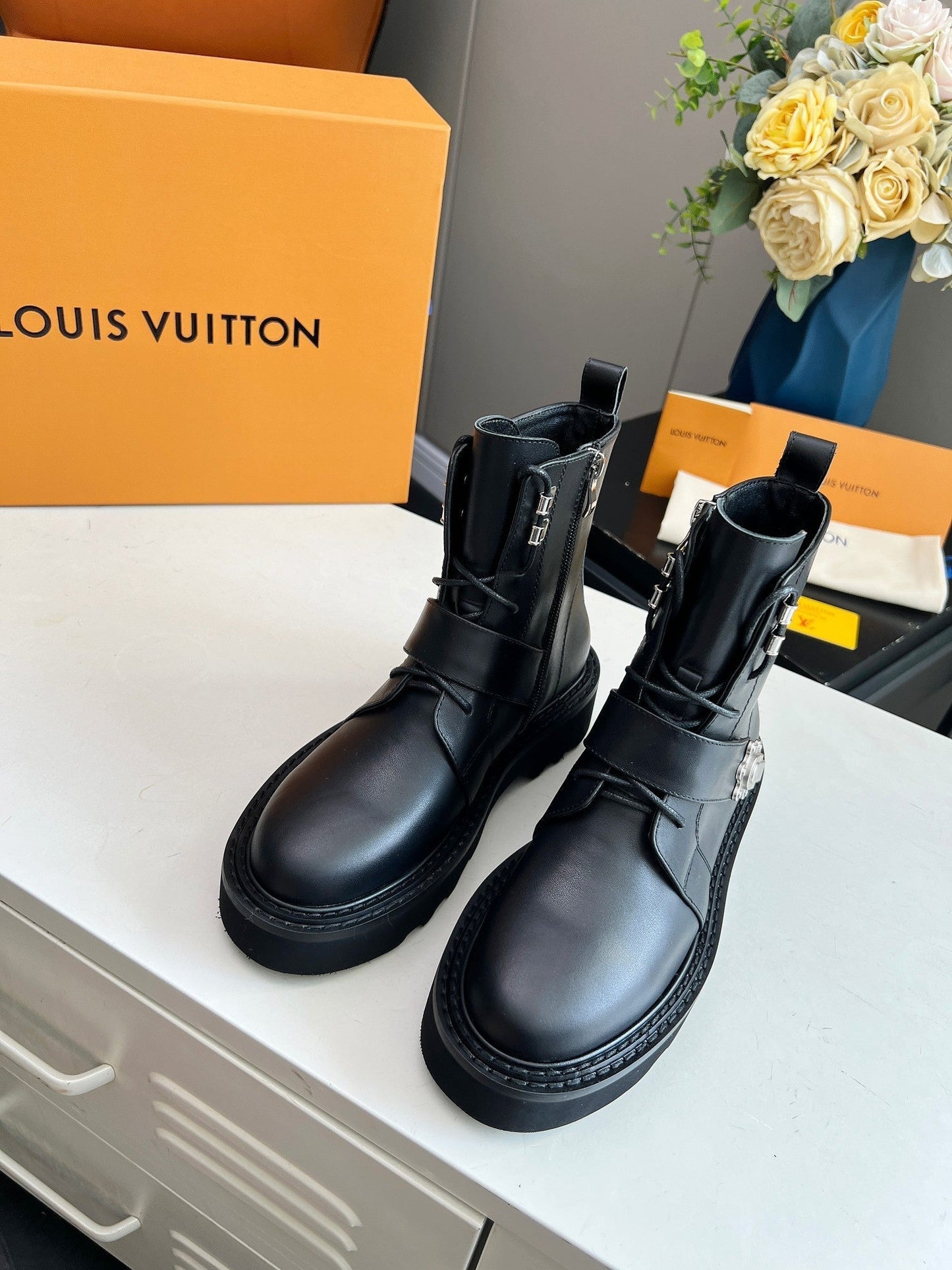 LV WOMEN'S BEAUBOURG ANKLE BOOT IN BLACK CALFSKIN - 35