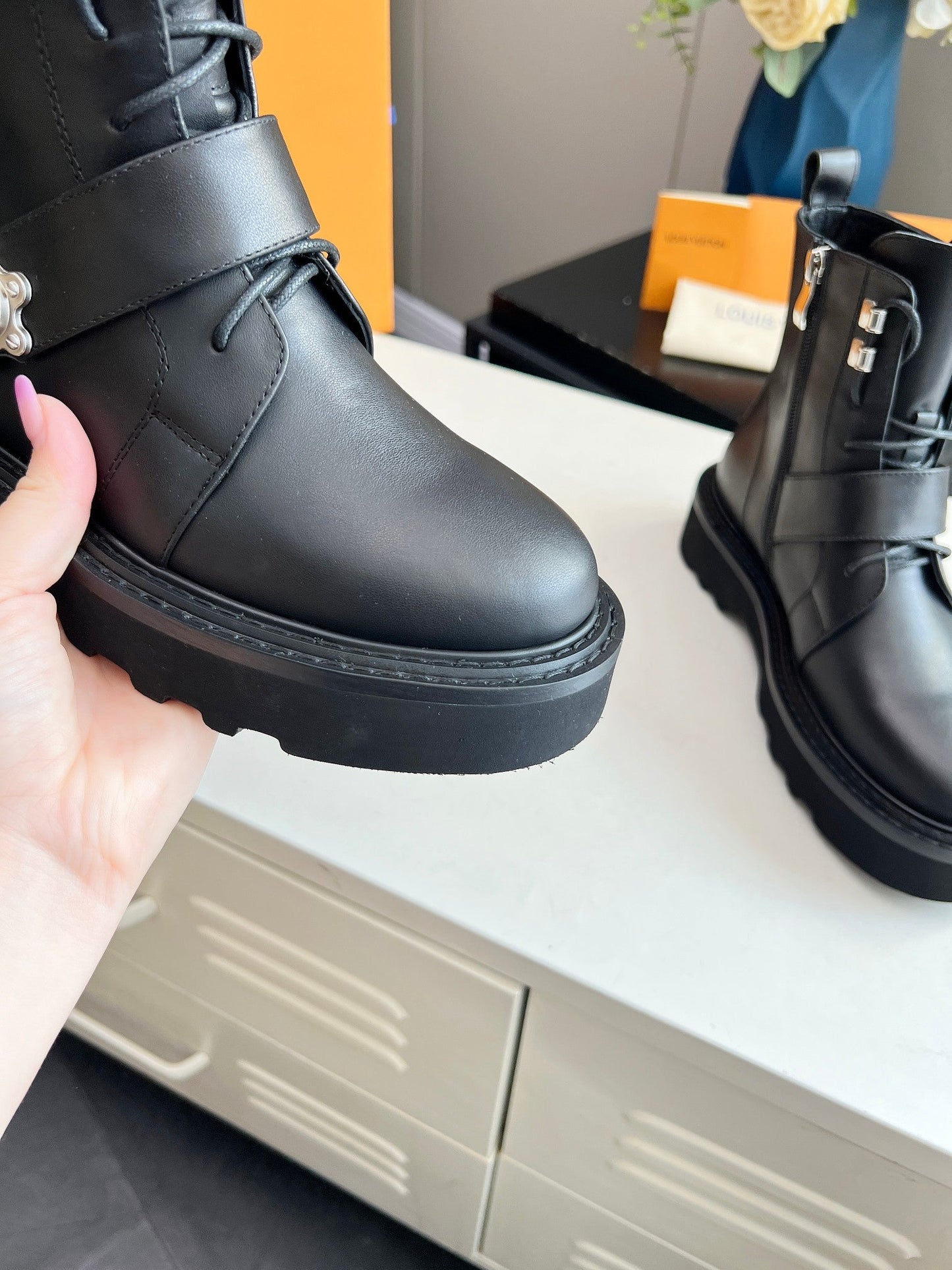 LV WOMEN'S BEAUBOURG ANKLE BOOT IN BLACK CALFSKIN - 35