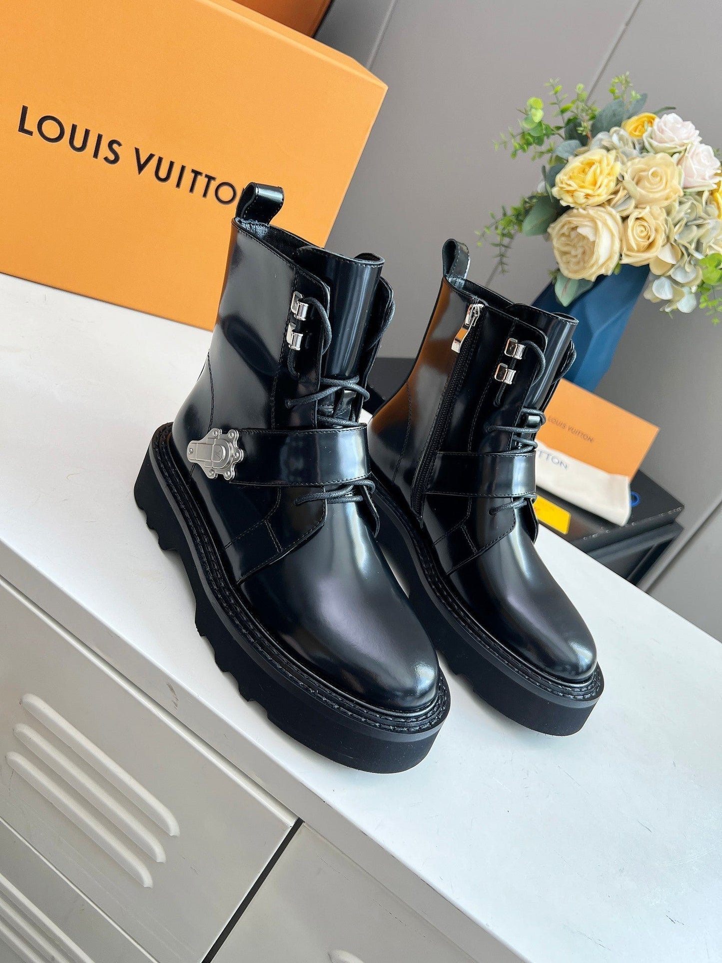 LV WOMEN'S BEAUBOURG ANKLE BOOT IN GLOSSY BLACK CALFSKIN - 35
