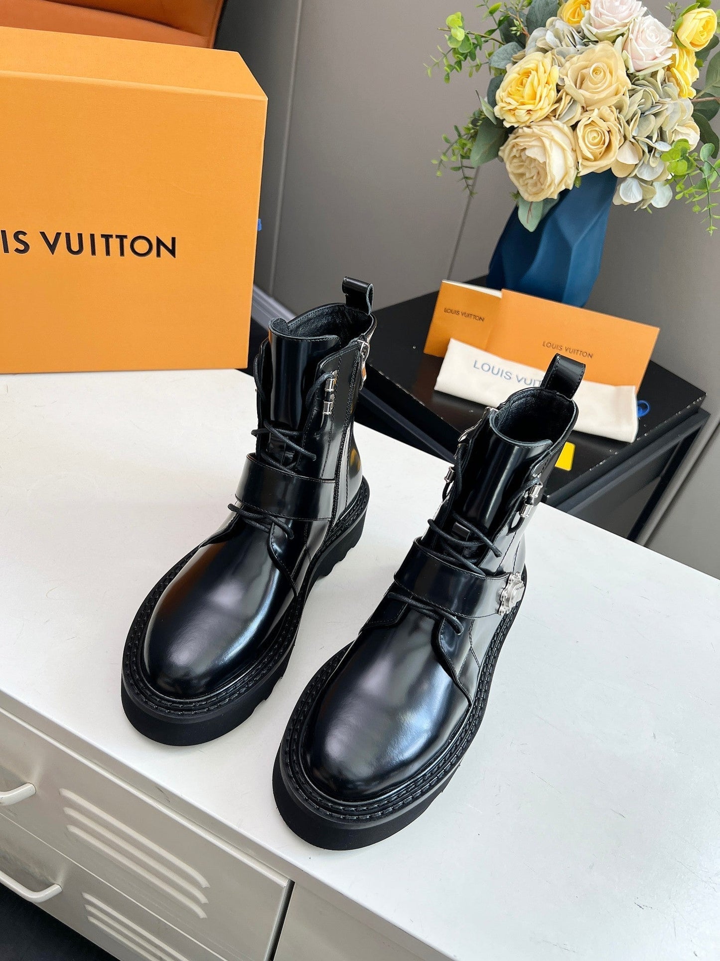LV WOMEN'S BEAUBOURG ANKLE BOOT IN GLOSSY BLACK CALFSKIN - 35