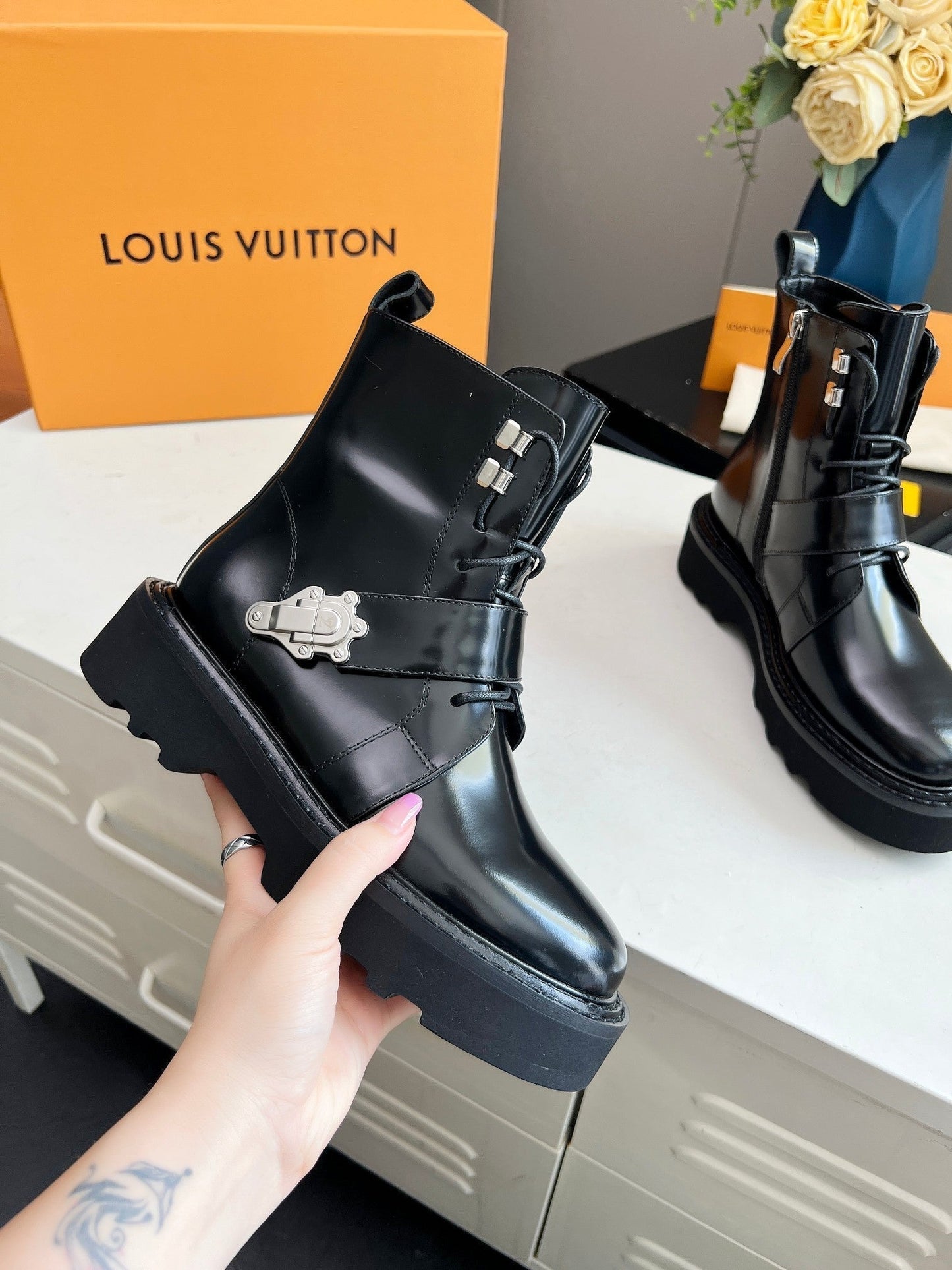 LV WOMEN'S BEAUBOURG ANKLE BOOT IN GLOSSY BLACK CALFSKIN - 35