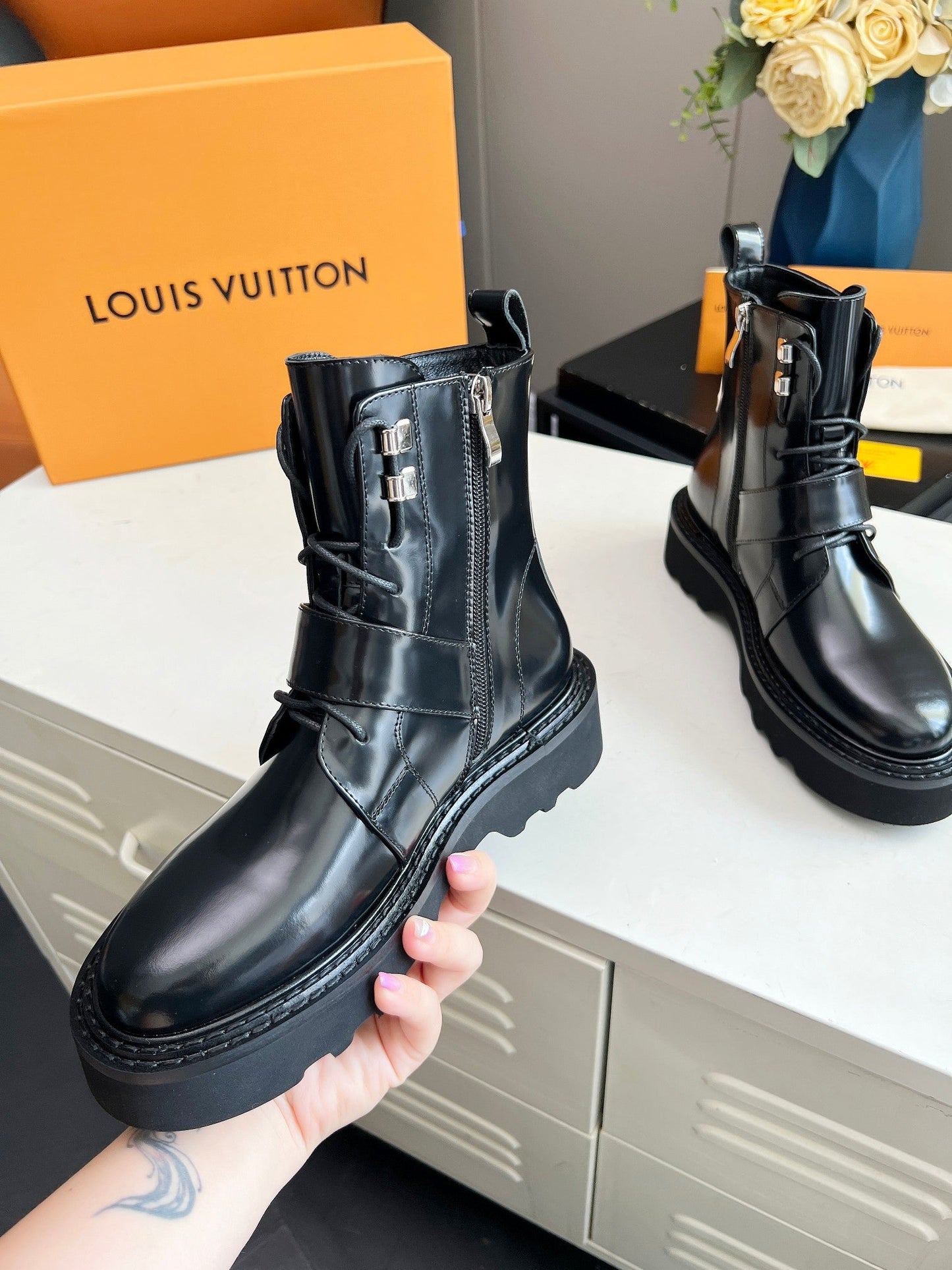 LV WOMEN'S BEAUBOURG ANKLE BOOT IN GLOSSY BLACK CALFSKIN - 35