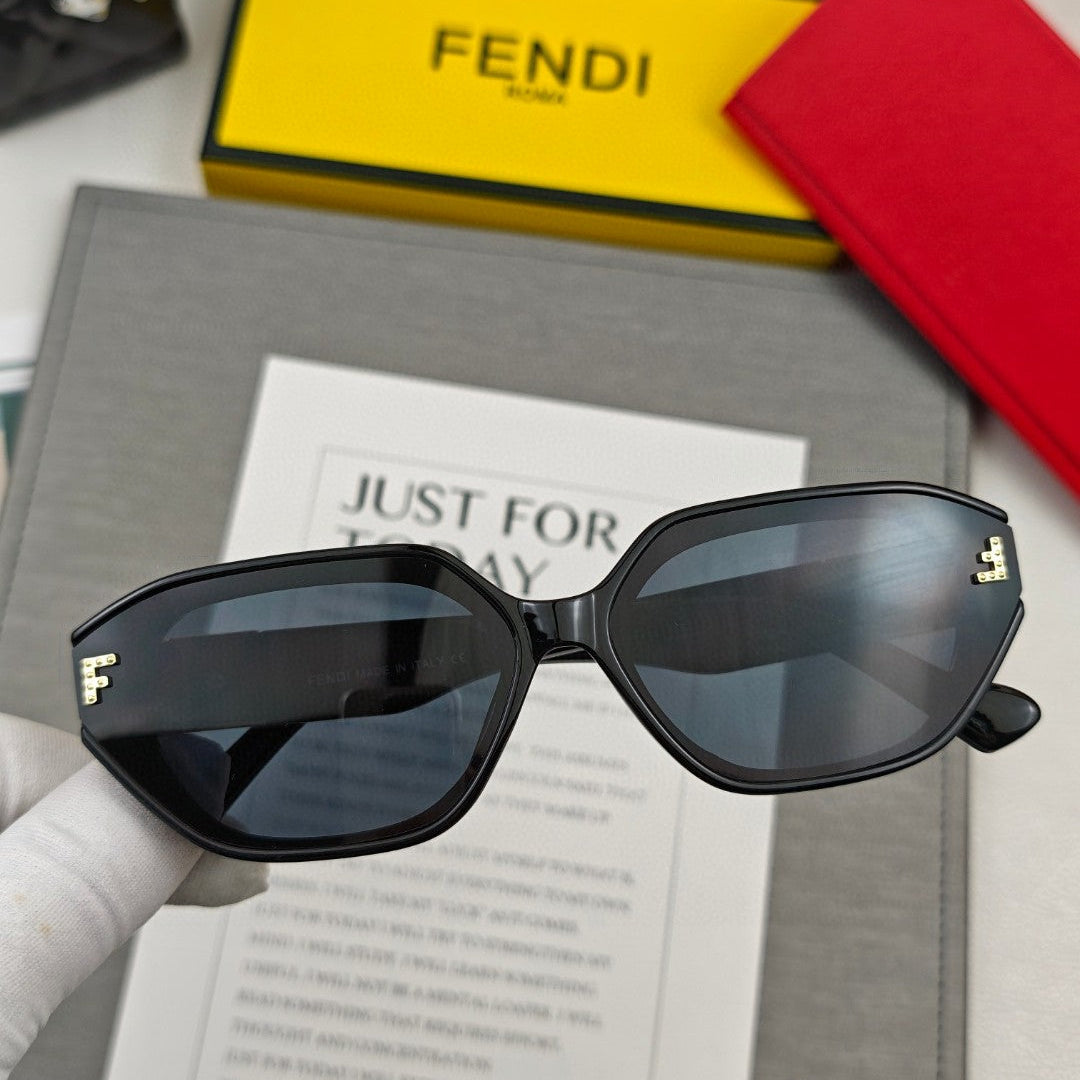 EMBOSSED FF PATTERN ROMA RECTANGULAR FRAME SUNGLASSES 58033 IN ACETATE - Black