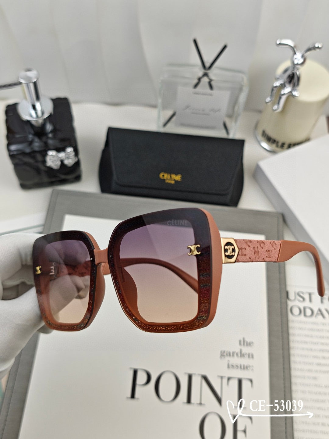 TRIOMPHE SQUARE SUNGLASSES 53039 IN ACETATE - Black