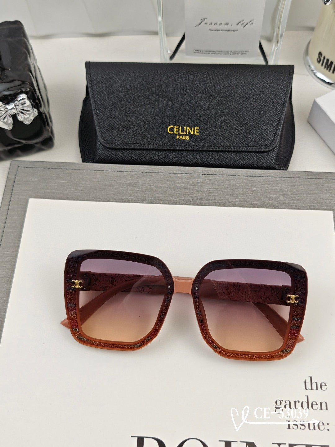 TRIOMPHE SQUARE SUNGLASSES 53039 IN ACETATE - Black