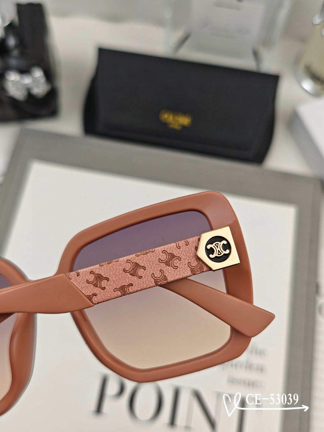 TRIOMPHE SQUARE SUNGLASSES 53039 IN ACETATE - Black