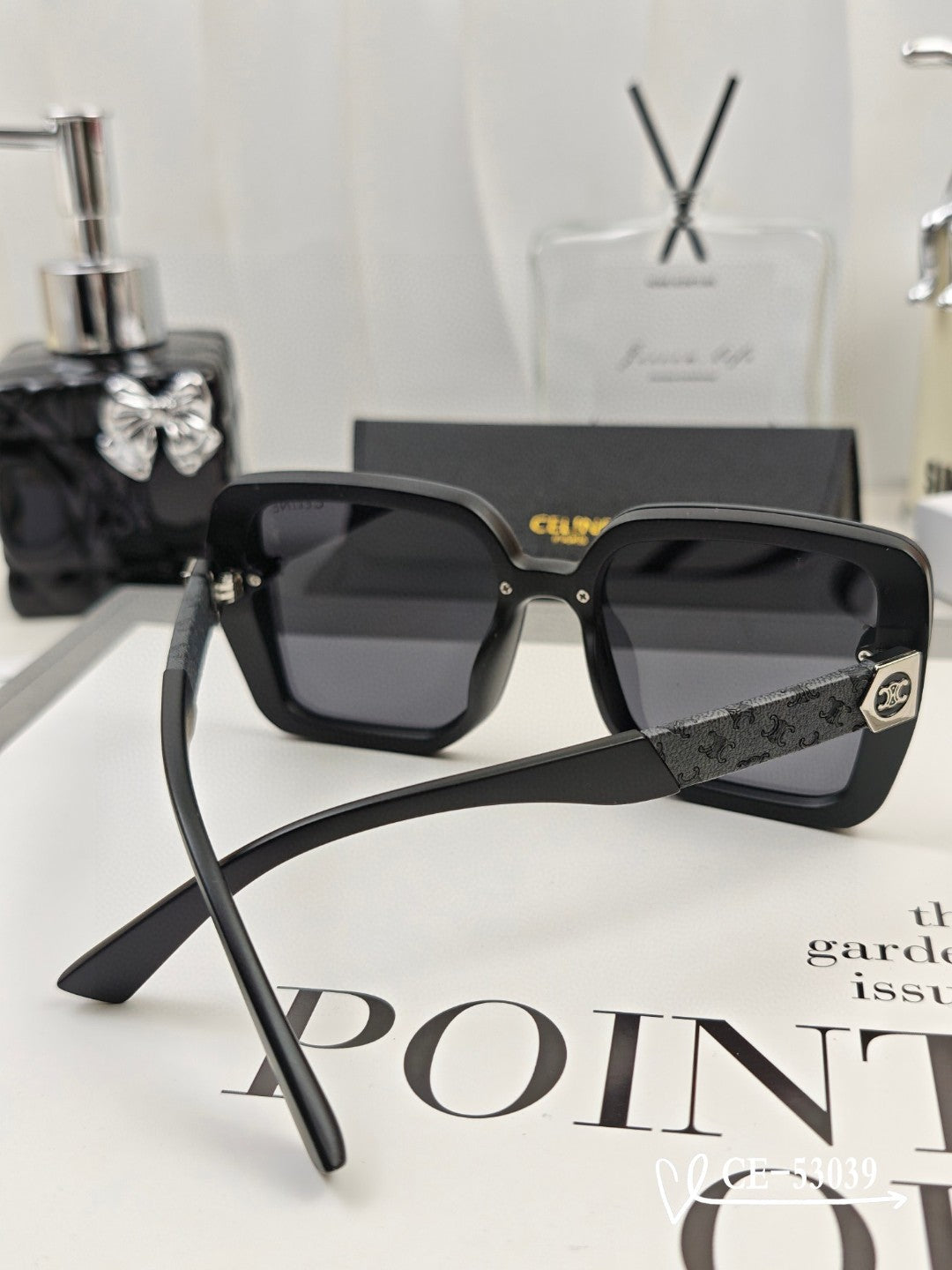 TRIOMPHE SQUARE SUNGLASSES 53039 IN ACETATE - Black