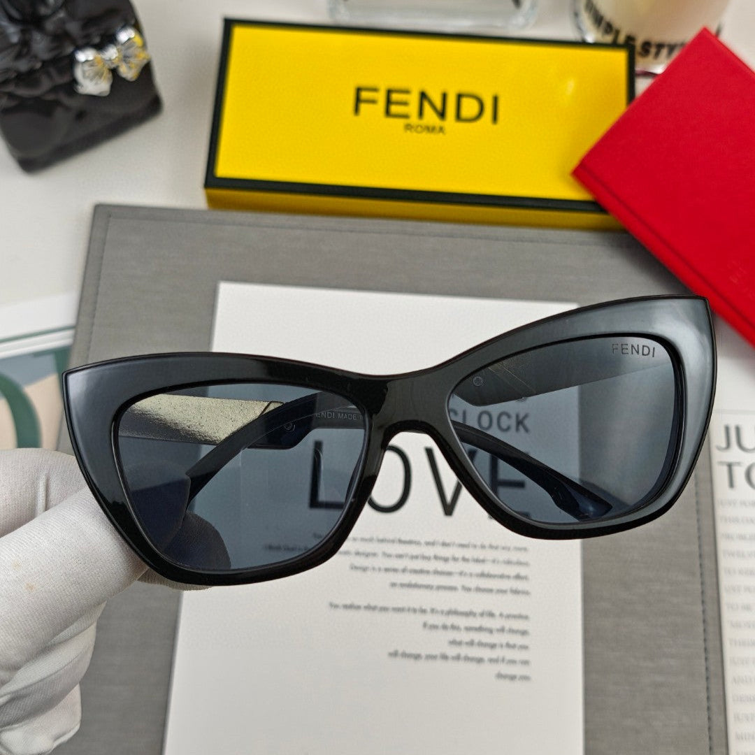 FF DIAMONDS CAT-EYE FRAME SUNGLASSES 58002 IN ACETATE - Grey