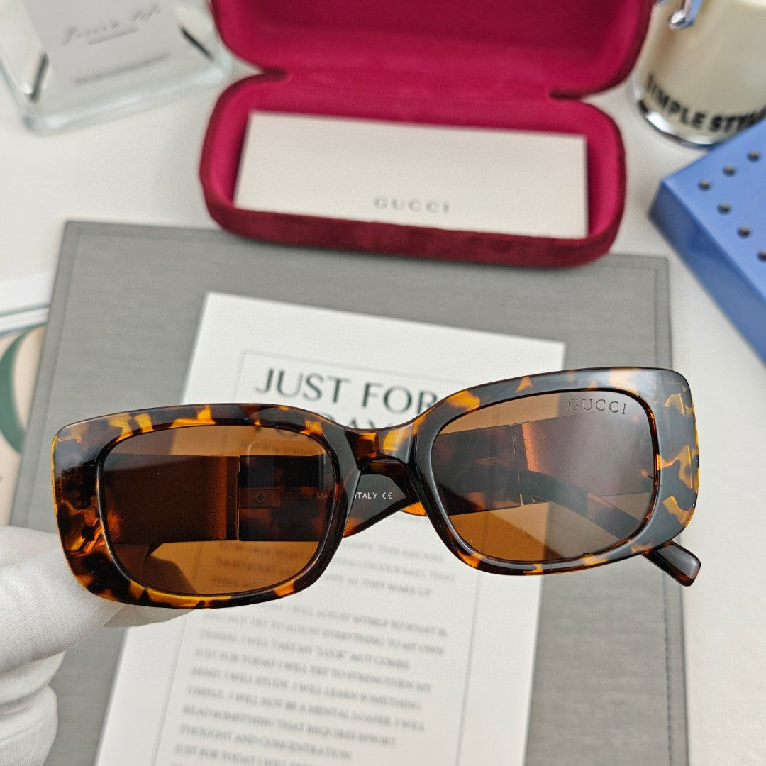 RECTANGULAR FRAME SUNGLASSES 58006 IN ACETATE - Black