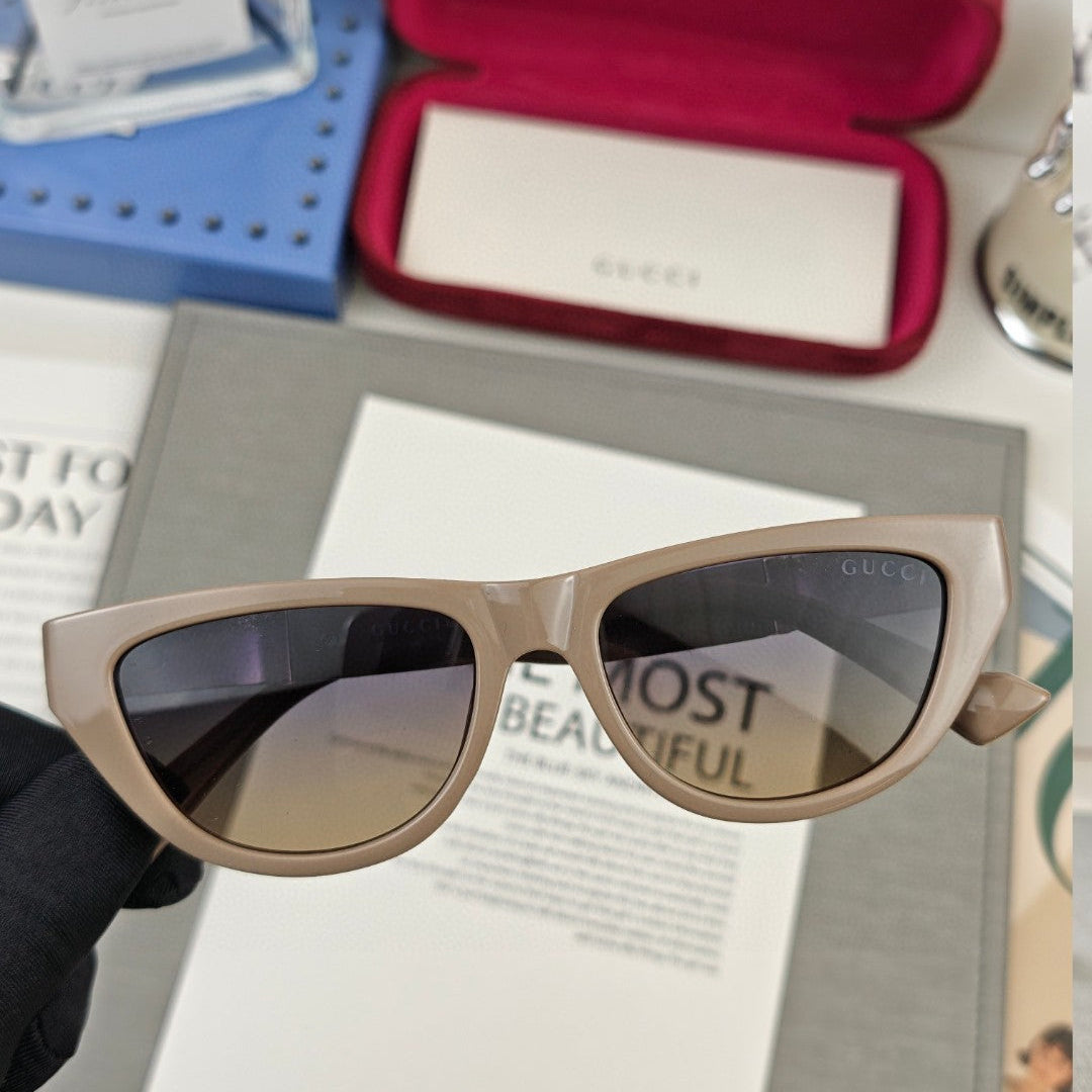 CAT-EYE FRAME SUNGLASSES 55132 IN ACETATE - Black