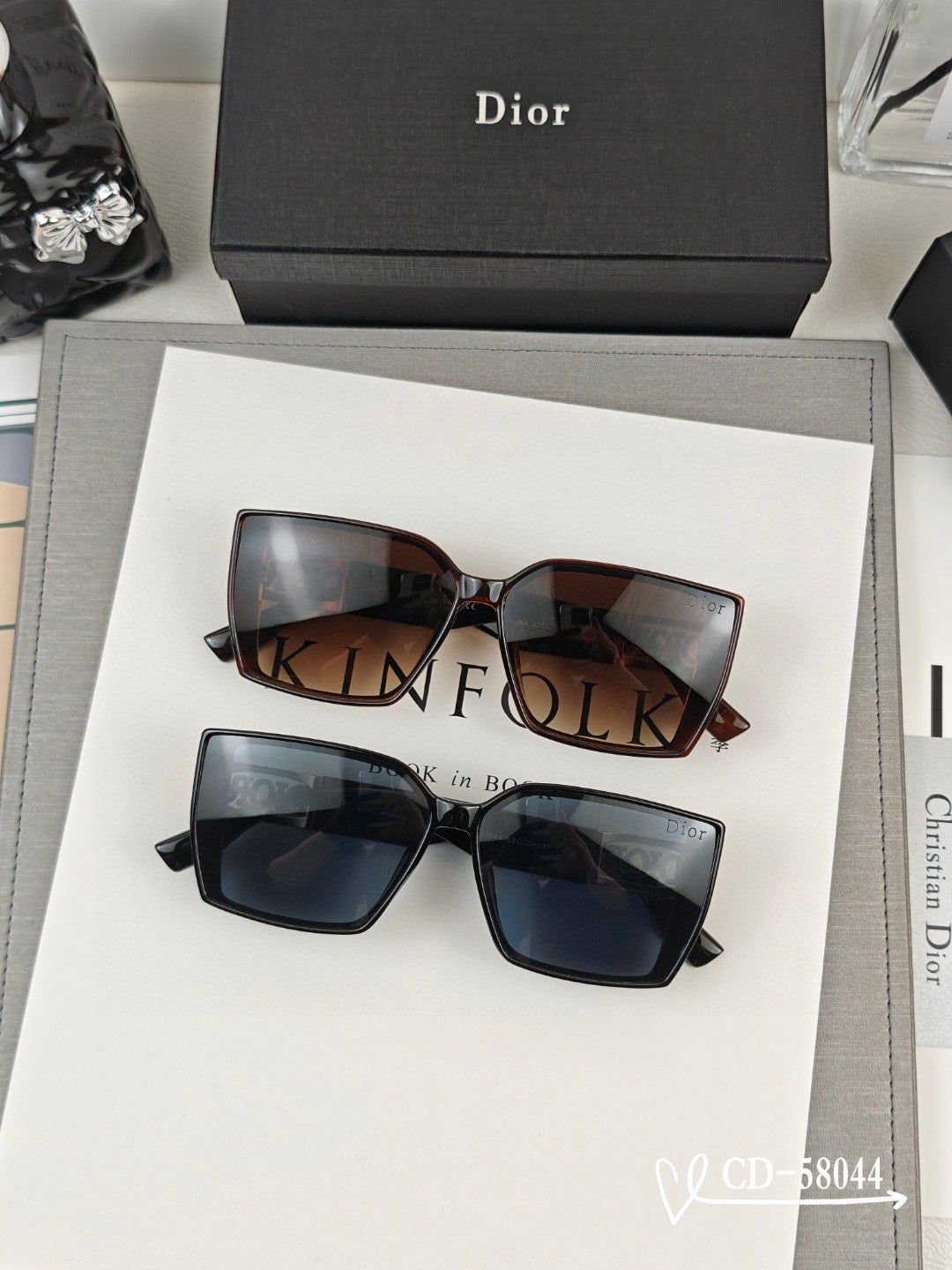 MONTAIGNE SQUARE SUNGLASS 58044 IN ACETATE - Black