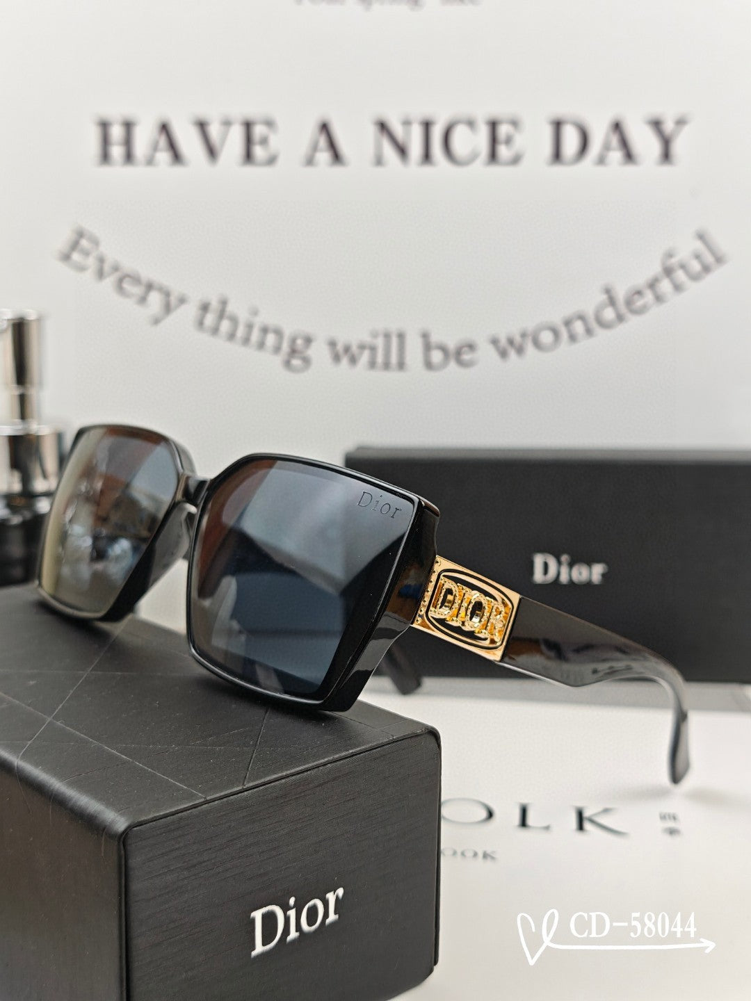MONTAIGNE SQUARE SUNGLASS 58044 IN ACETATE - Black