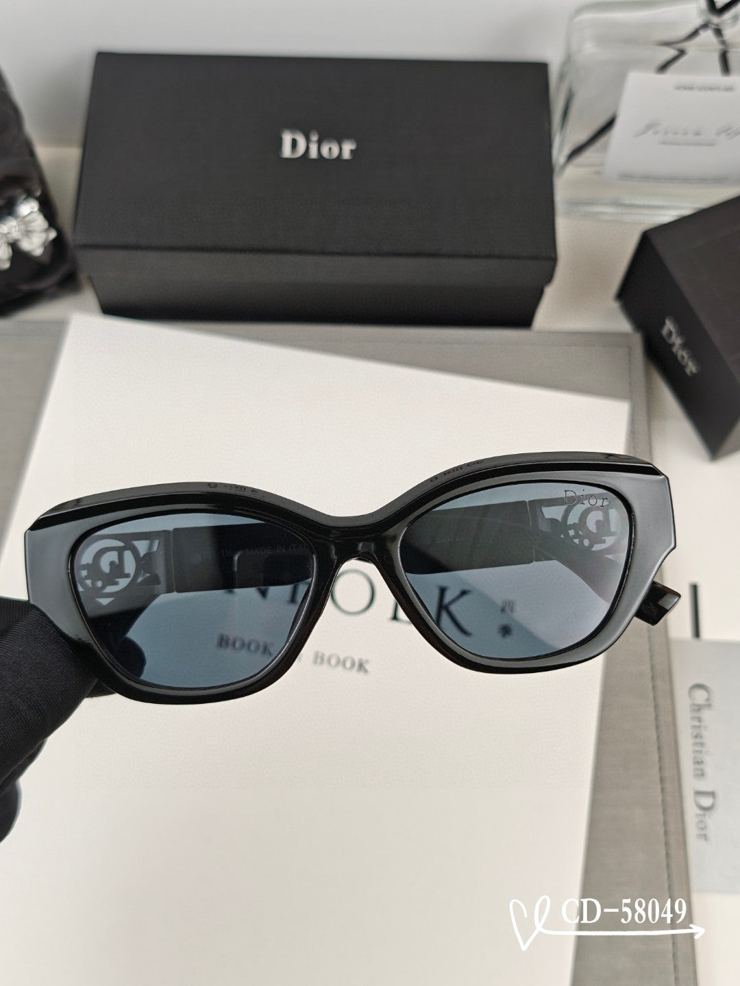 CAT EYE SUNGLASS 58049 IN ACETATE - Black