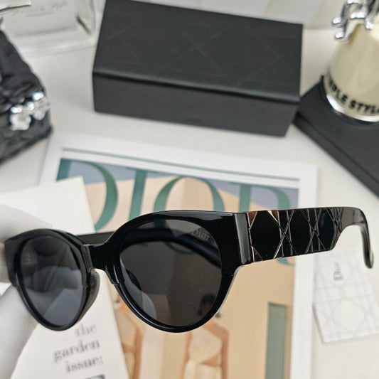 MONTAIGNE SUNGLASS 25157 IN ACETATE - Black