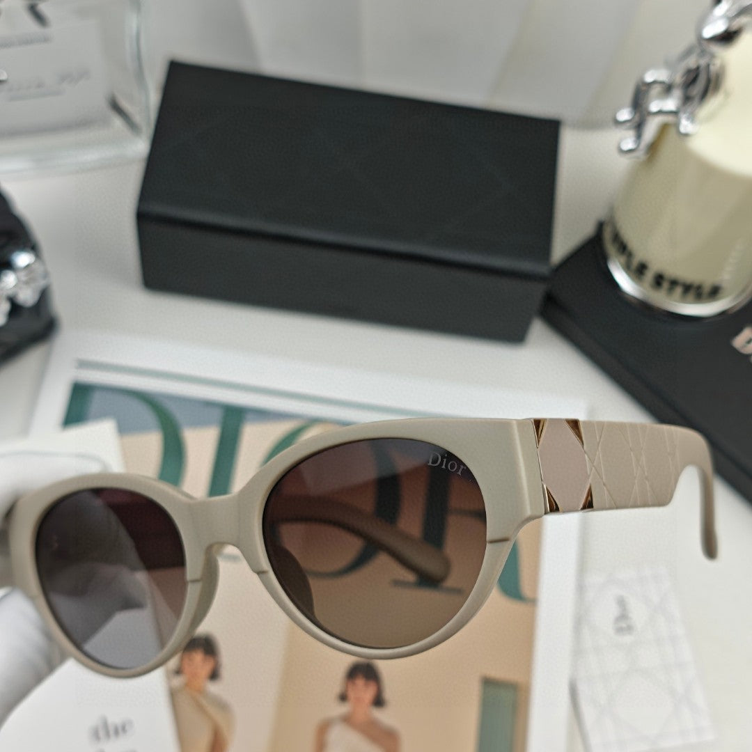 MONTAIGNE SUNGLASS 25157 IN ACETATE - Black