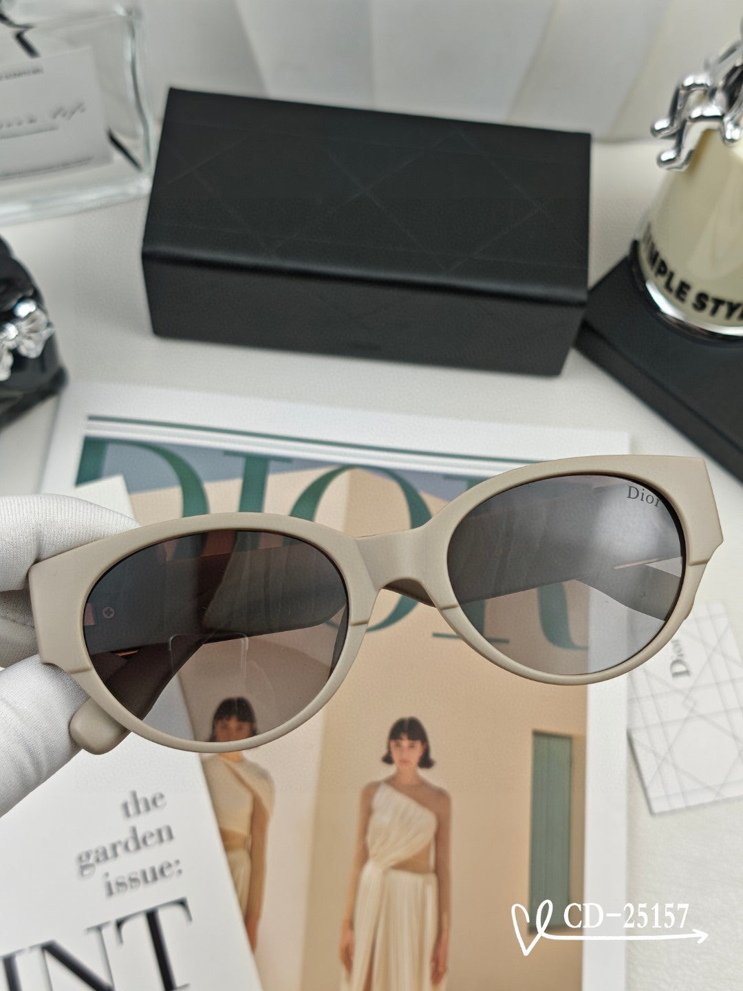 MONTAIGNE SUNGLASS 25157 IN ACETATE - Black