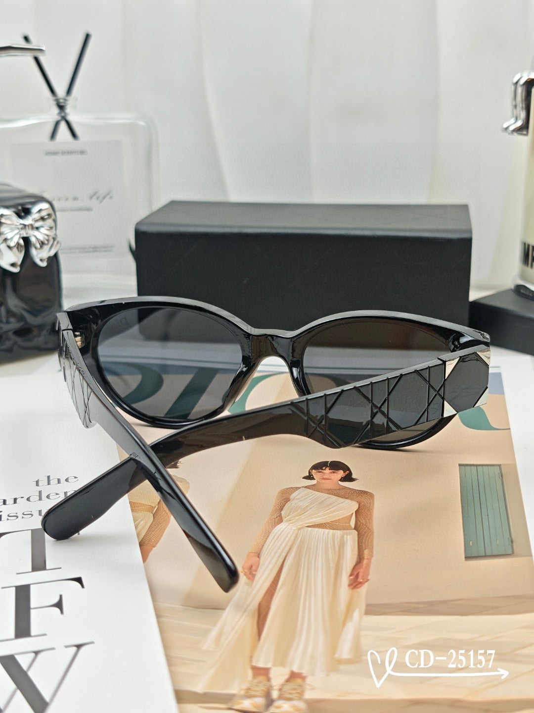 MONTAIGNE SUNGLASS 25157 IN ACETATE - Black
