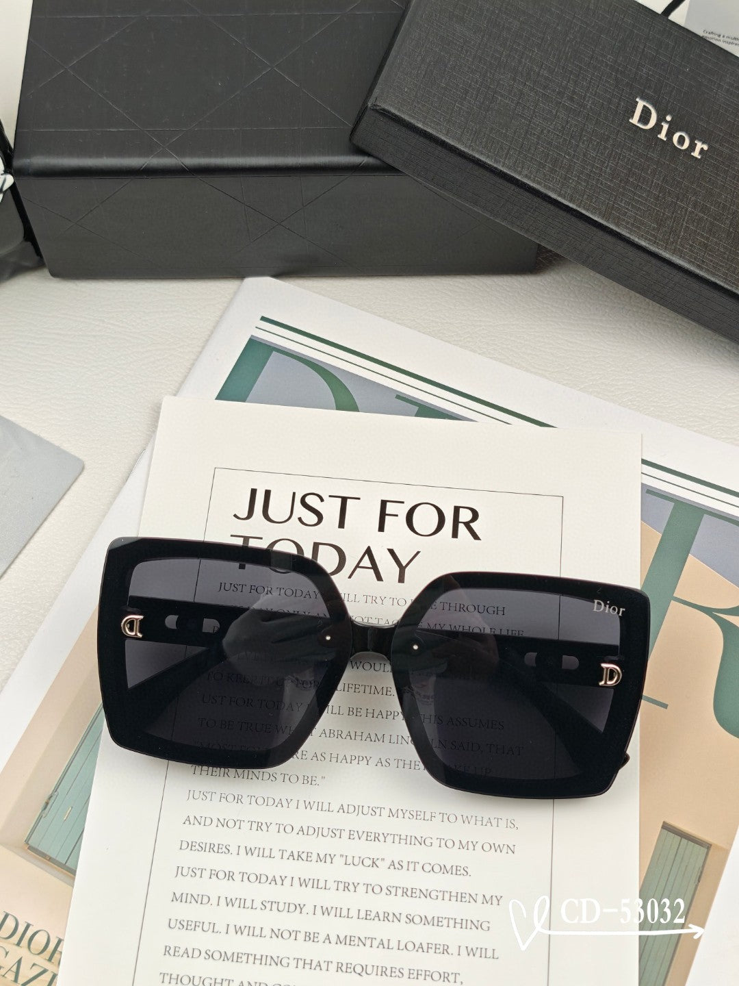 MONTAIGNE SUNGLASS 53032 IN ACETATE - Black