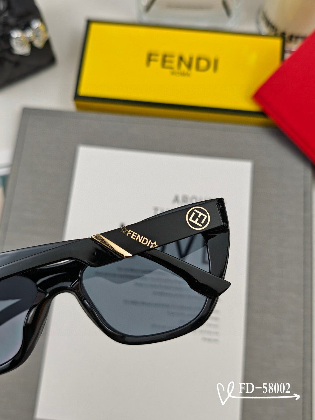 DIAGONAL CAT-EYE FRAME SUNGLASSES 58002 IN ACETATE - Grey