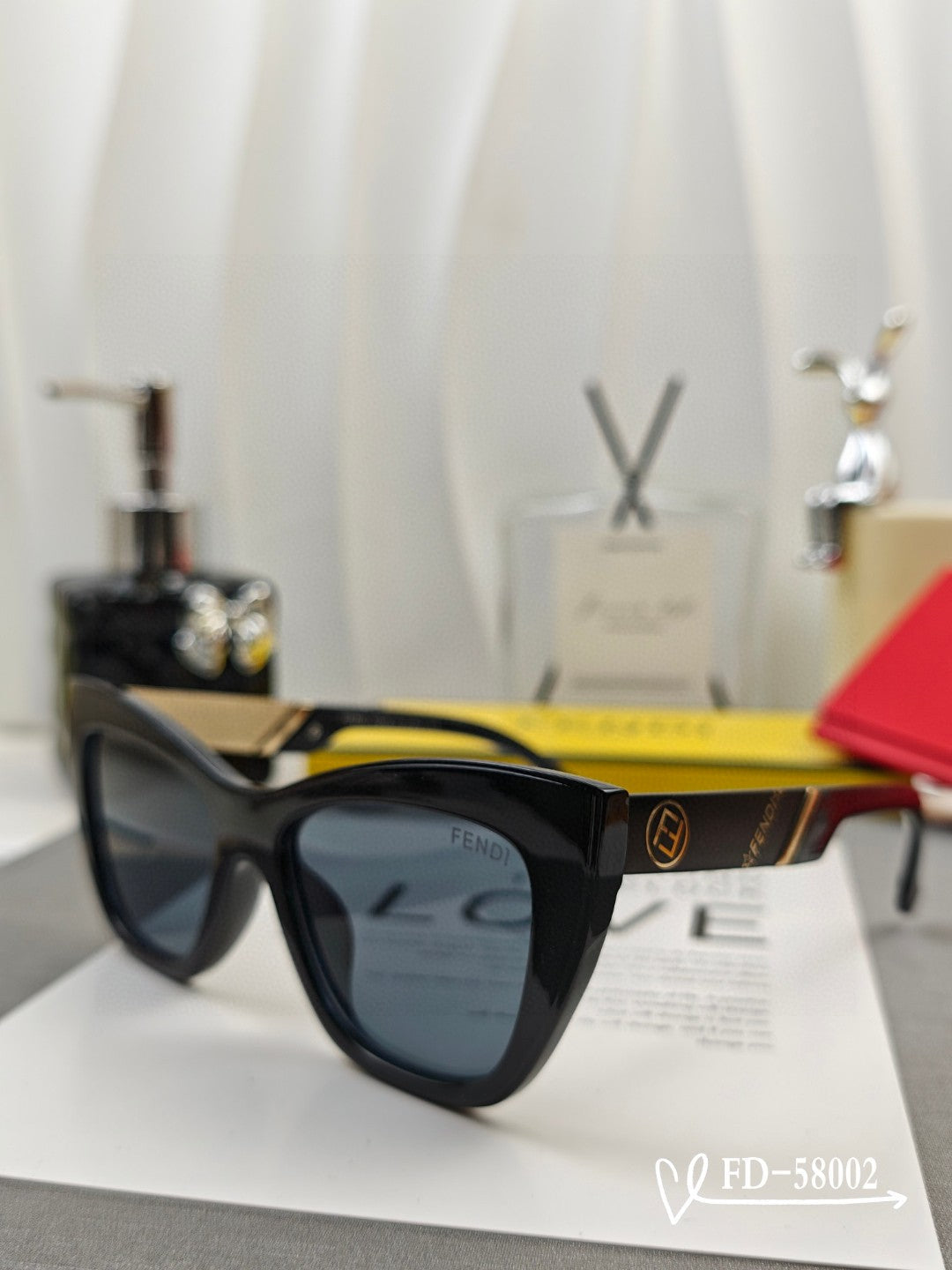 DIAGONAL CAT-EYE FRAME SUNGLASSES 58002 IN ACETATE - Grey