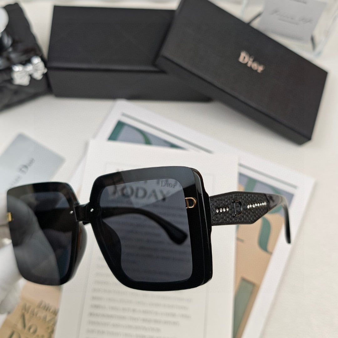 MONTAIGNE SUNGLASS 51139 IN ACETATE - Black