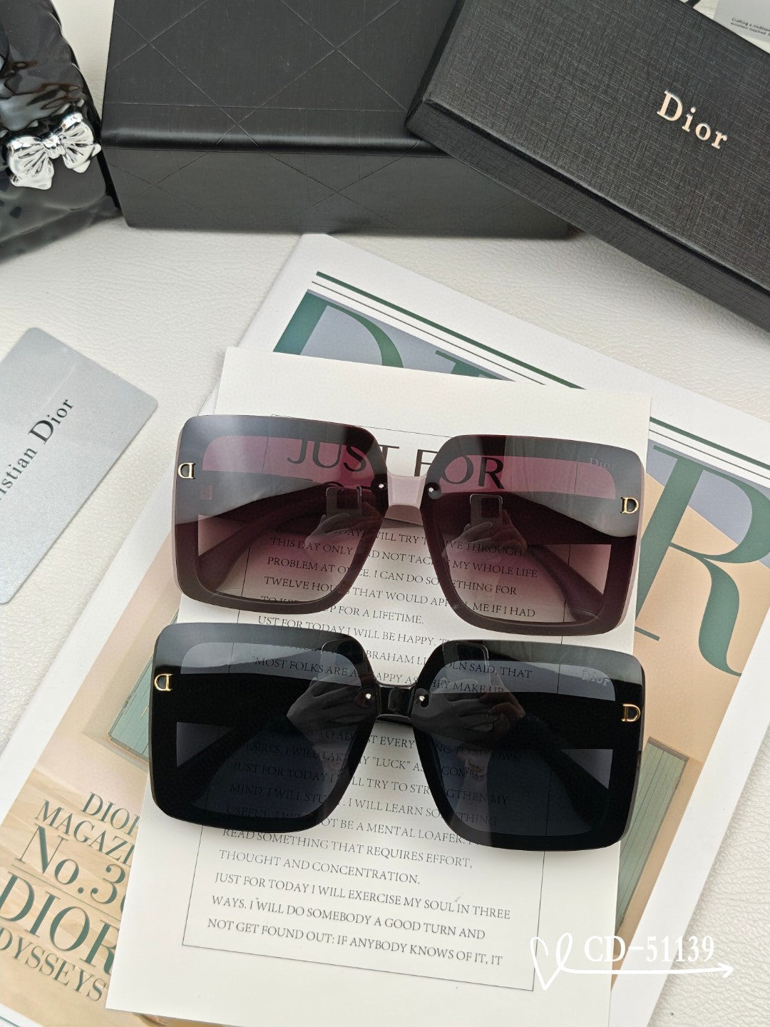 MONTAIGNE SUNGLASS 51139 IN ACETATE - Black